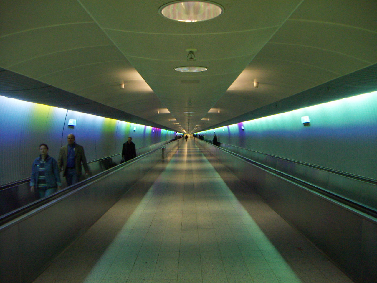 Frankfurt_Airport_tunnel